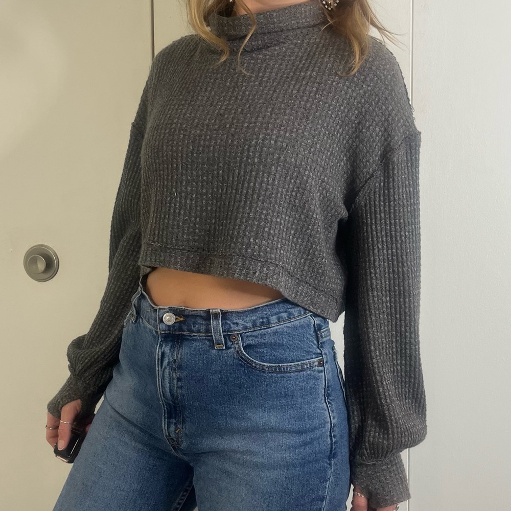 Free People grey cropped long sleeve shirt